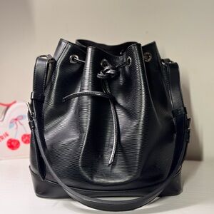 Louis Vuitton Noé Black Bucket Bag Epi Leather Authentic